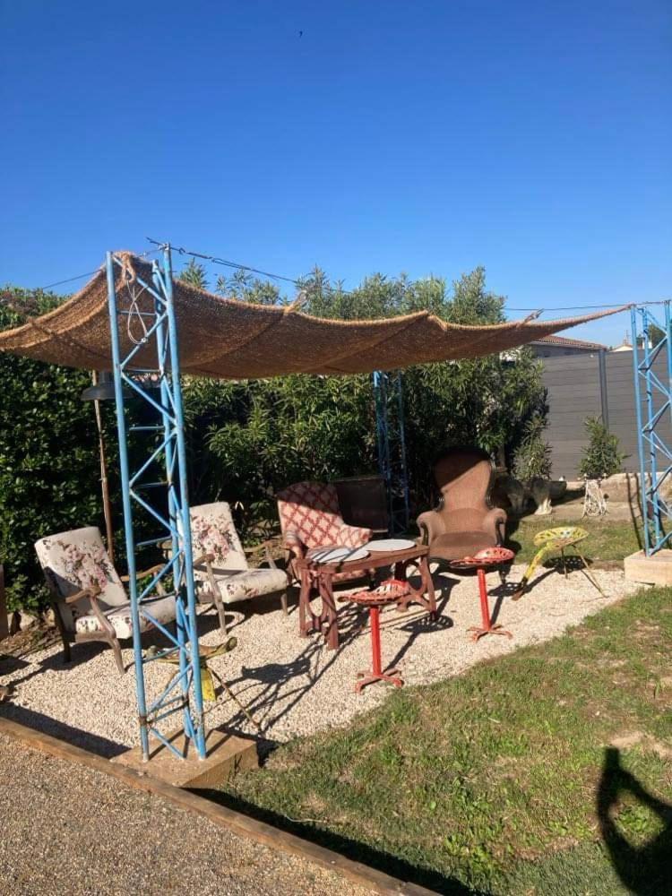 Chez Les Brocs B&B Canet  エクステリア 写真